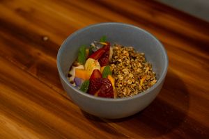 La Gran Ola
Bowl with coconut yogurt, CORAJE granola and seasonal 
fruits at Coraje Vegan in Medellin