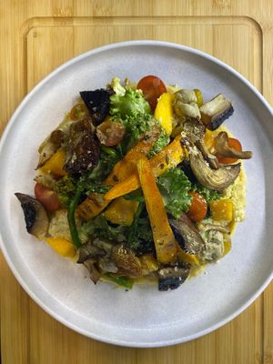 Friday Special Menu
Salad with roasted and fresh vegetables and hummus at Coraje Vegan in Medellin