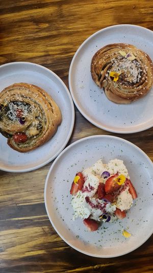 Pesto roll, cinnamon roll and typical Colombian dessert at Coraje Vegan in Medellin
