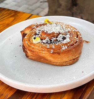 Rollo de canela, simplemente espectacular   at Coraje Vegan in Medellin