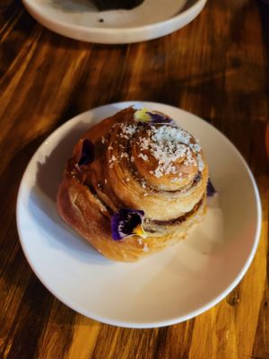 cinnamon roll at Coraje Vegan in Medellin