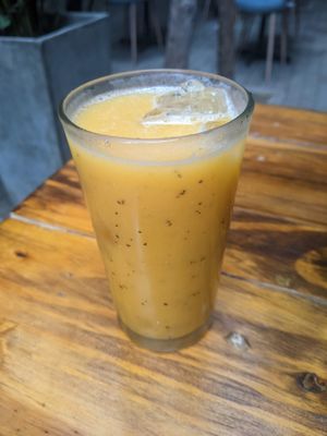 Jugo de frutos amarillos (8.000 COP) - 4/5 at Coraje Vegan in Medellin
