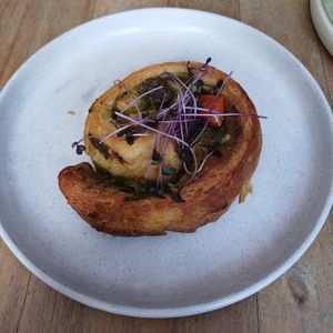 Pesto Roll, de lo más delicioso que he comido, 10/10 at Coraje Vegan in Medellin