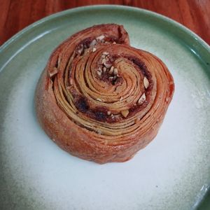 Roll de canela, 10/10 at Coraje Vegan in Medellin