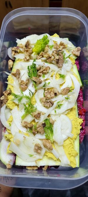 Raw lasagna de zuchinni rellena marinada en ceviche de remolacha, hummus e hinojo marinado + frutos secos activados #Veganuary at Alimentum in Malaga