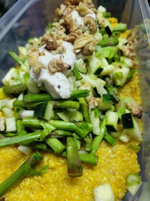 Quinoa marinada en mayonesa de zanahoria con crunchi crudis por encima #Veganuary at Alimentum in Malaga