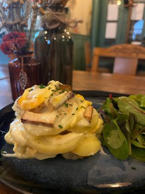 Tartiflette végétarienne au tofu fumé. at Ecobar - Paris 13 in Paris
