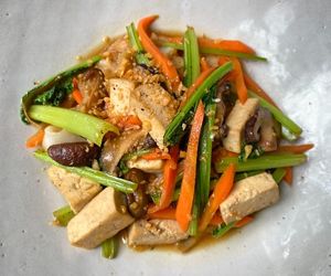 Vegan noodles with tofu and vegetables  at Jaya House River Park in Siem Reap