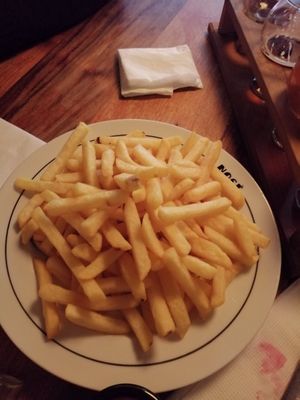 Porción de papas fritas at Taberna Nosé in Puerto Varas