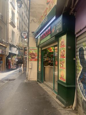 Location   at Maoz - Xavier Privas in Paris