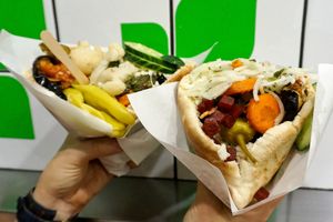 Falafel wraps at Maoz - Xavier Privas in Paris