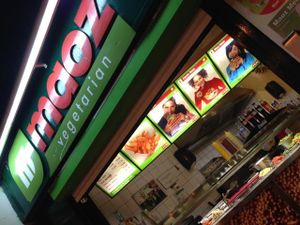 Maoz storefront at Maoz - Xavier Privas in Paris