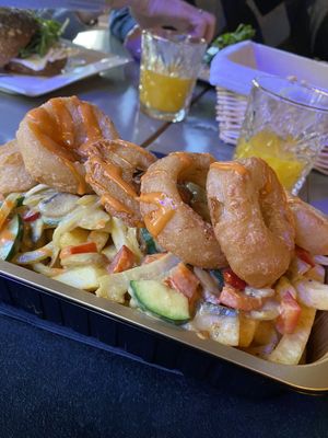 Lunch gerecht: curry met friet  at T Losse Hoes in Holten