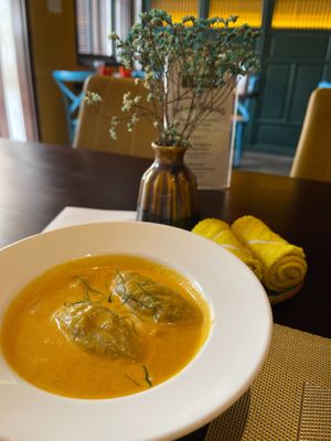 VEGETABLE WONTON IN COCONUT BROTH
A silky wonton skin filled with mushroom, tofu and
mung beans, in a lightly spiced coconut broth.
105.000 VND
 at V Vegan in Hoi An