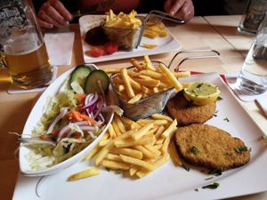 Veganes Schnitzel und Currywurst at Brauhaus Tünnes und Schäl in Cologne