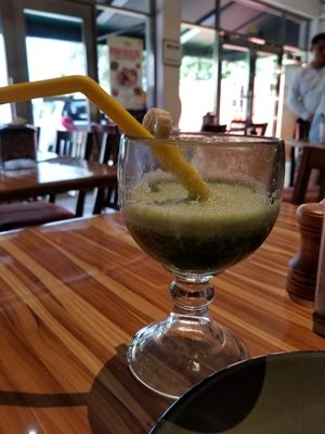The same with this green smoothie. Spirulina, Chlorella, banana, orange juice... at Vegan Planet in Cancun
