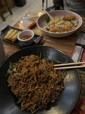 Hanoi banana blossom and vegan shrimp poke bowl #Veganuary at Bon Wokkie in Kralendijk