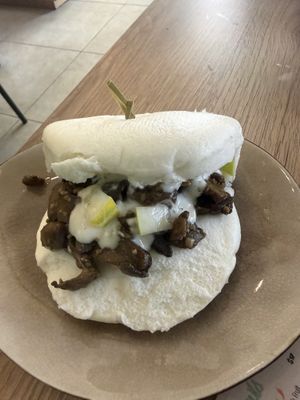 Bao bun  at Bon Wokkie in Kralendijk