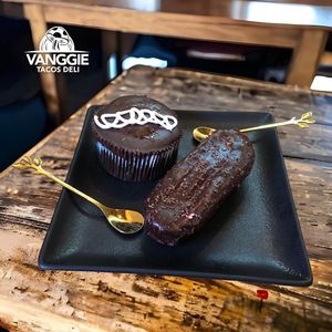 Postres de chocolate a base de cacao, integral, con yogurt de soja, relleno con mermelada casera. 100% vegano.  at Vanggie in Queretaro