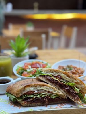 Sándwich Al Pastor 100% Vegano at Vanggie in Queretaro