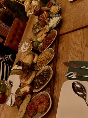 Vegane Antipastiplatte für drei Personen  at Naane in Bielefeld