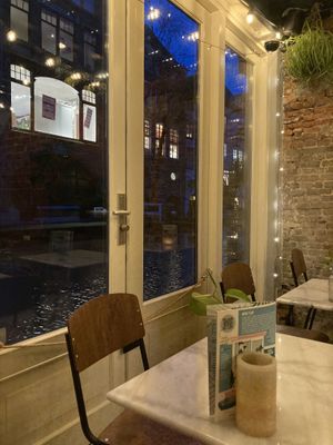 Zitplaatsen beneden  at Tijm-Coffeehouse & Dinnerbar in Utrecht