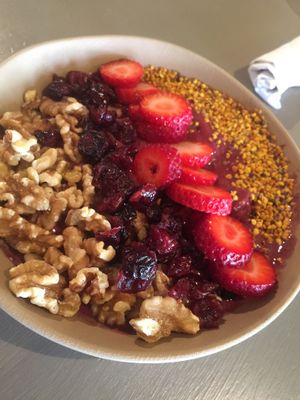 Smoothie Bowl at Roots Organic Juice Cafe in Valparaiso