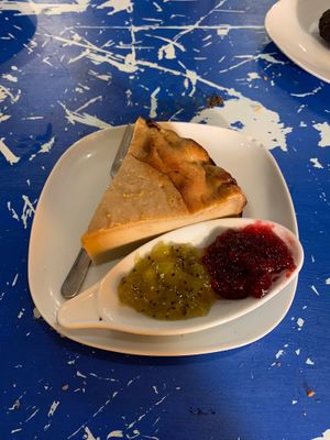 Quesada. Queda brutal con las dos mermeladas! at Utopía in A Coruna