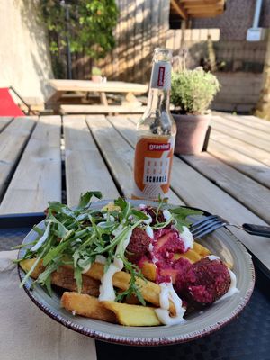 Leider schon 1/3 gegessen - zu lecker und zu warten at Farmers Fries in Busum