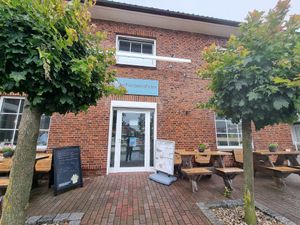 Front / outdoor seating at Farmers Fries in Busum