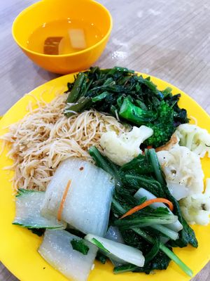 Vermicelli with vegetables & free soup  at Heavens Grace Vegetarian Point 天恩素坊 in West Singapore