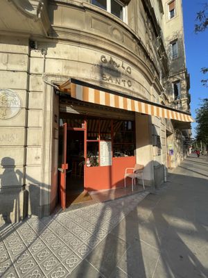 Entrance  at Gallo Santo in Barcelona