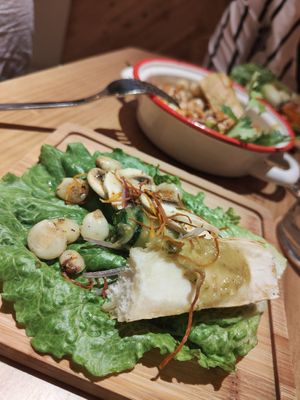 Ceviche en plato at Gallo Santo in Barcelona