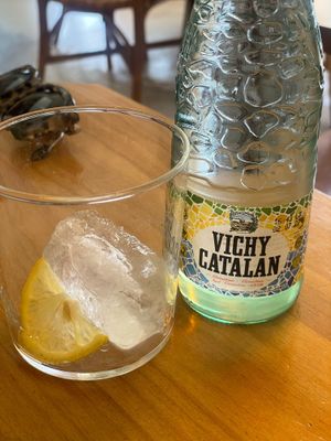 Sparkling water at Gallo Santo in Barcelona
