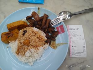 Two "meat" vegetarian with white rice $4 ! After member discount $3.60 ! at Eight Immortals Vegetarian 八仙素食园 - Jurong Point 1 in West Singapore