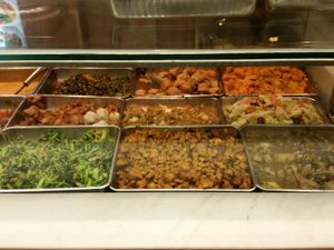 ready cooked food at Eight Immortals Vegetarian 八仙素食园 - Jurong Point 1 in West Singapore