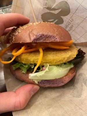 Burger di ceci del giorno   at ZEM Bistro in Bologna