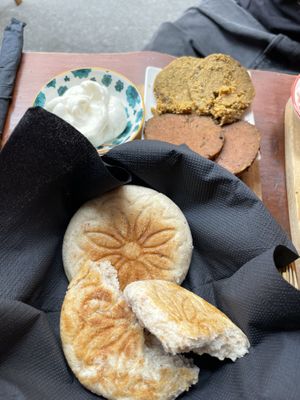 Aperitivo buonissimo. 10 euro con birra piccola artigianale, top !   at ZEM Bistro in Bologna