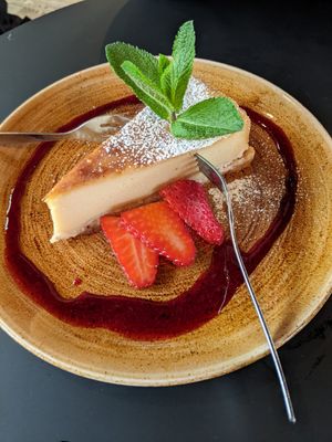 vegan cheesecake at Life Deli in Frankfurt