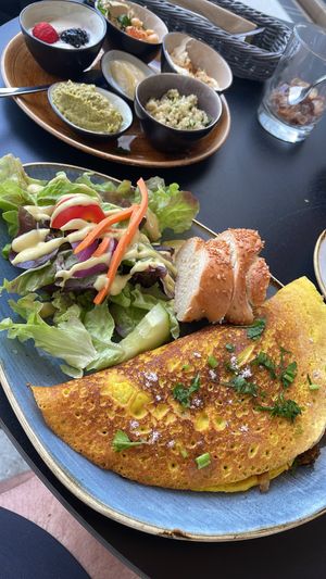 Veganes Frühstück mit Omelett 👍👍👍  at Life Deli in Frankfurt