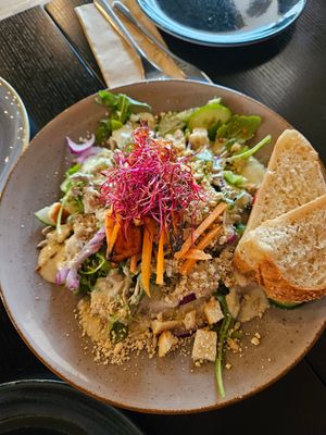 Life Salat Bowl at Life Deli in Frankfurt