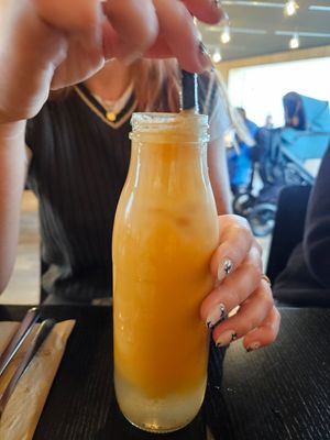 Apfel Karotten Ingwer Saft at Life Deli in Frankfurt