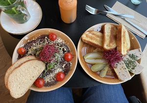 Roastbeef carpaccio and Joie Gras #Veganuary at Life Deli in Frankfurt