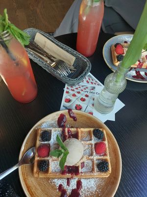 Waffle with hazelnut icecream at Life Deli in Frankfurt
