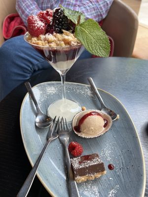 Nachtisch 🍮   at Life Deli in Frankfurt