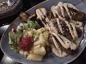 Kebab mit Kartoffelsalat    at Life Deli in Frankfurt