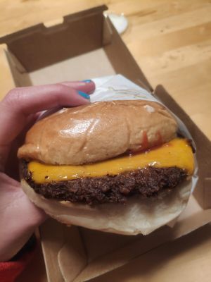 Vegan cheeseburger at goldies Smash Burger in Berlin