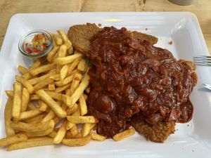 750g veganes Schnitzel mit Paprikasauce  at Harzer Schnitzelkönig in Langelsheim