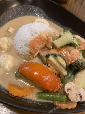 Veganes Erdnuss-Curry mit Tofu.  at CODO - Street Kitchen in Hannover