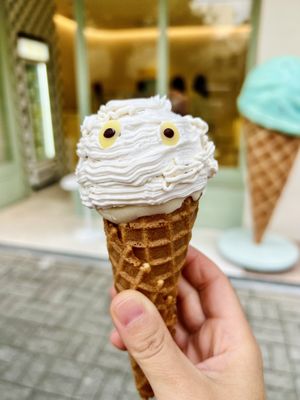 Kuri imo ice-cream with mummy topping  at Tutto in Tokyo